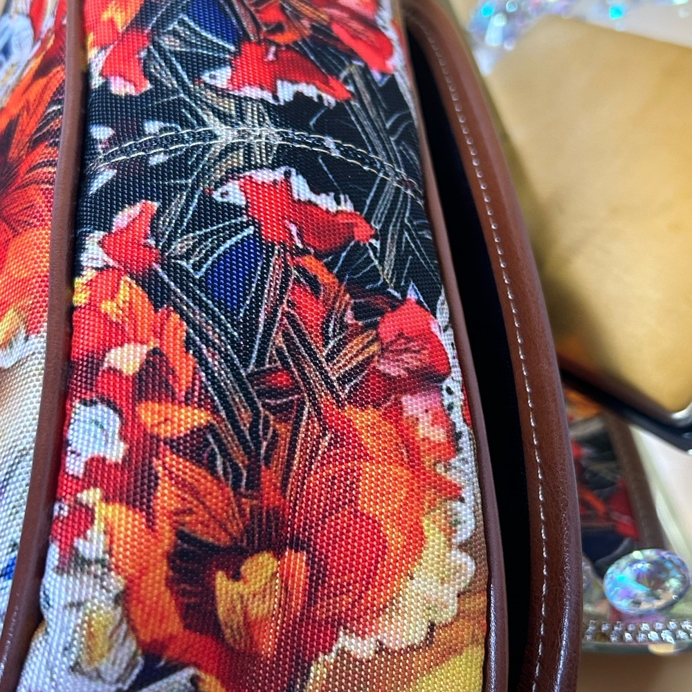 Floral Multicored Coated Canvas Crossbody Bag w/ Tan Trim Approx. 13 x 9 x 3.5 - Picture 9 of 16